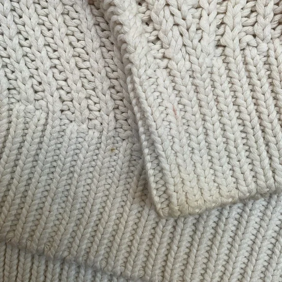 525 AMERICAN CREAM CABLE KNIT CHUNKY SWEATER